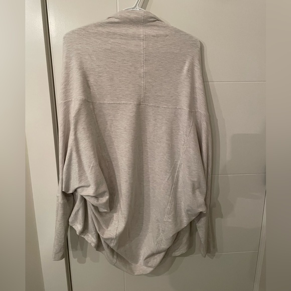 Lululemon To & flow wrap - Picture 2 of 5